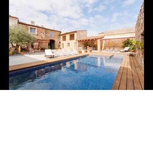 Pals Apartment Sleeps 4 with Pool and Air Con