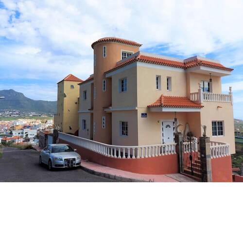 Panoramic-view Holiday Home in Arona with Jacuzzi