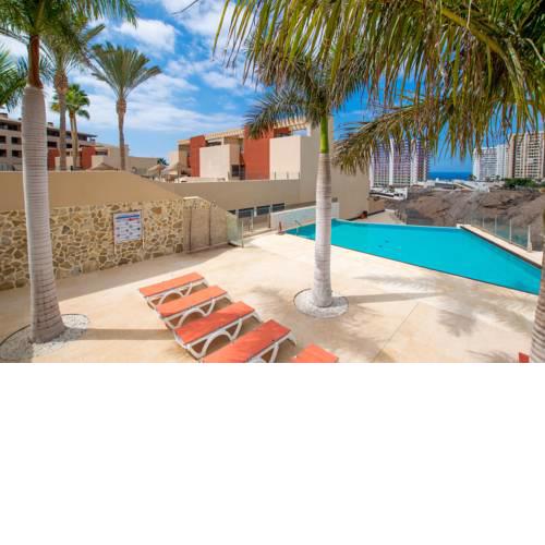 Paraiso Pool and Sea View