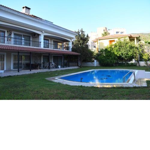 Paritalo/Villa isolla uima-altaalla, Marmaris