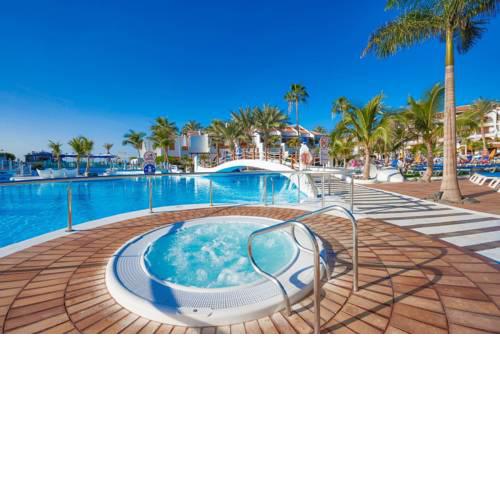 Parque Santiago III beach & all amenities