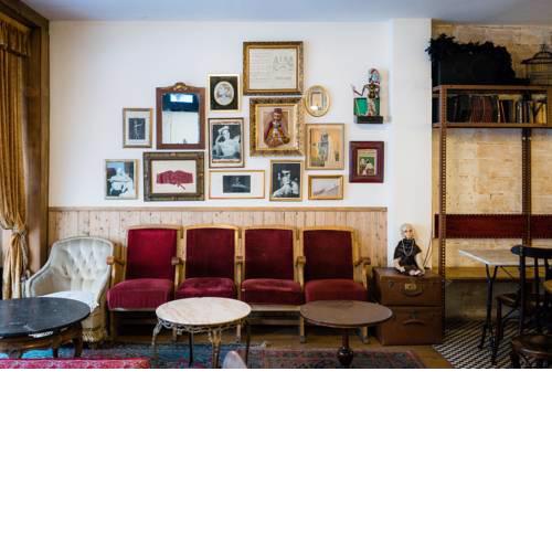 Pars Teatro Youth Hostel