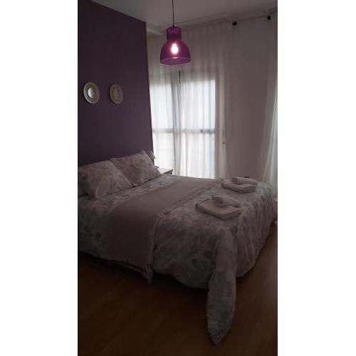 Patio privado, parking gratis y a un paso del vial