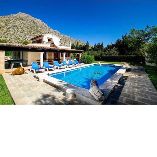 Peace and relax at 10m. walking to Port Pollensa. Special Prices Hire Car for guests