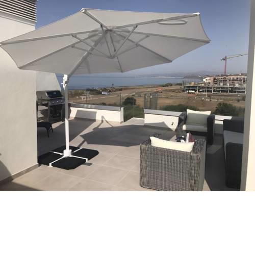 Peaceful and relaxing with huge rooftop terrace