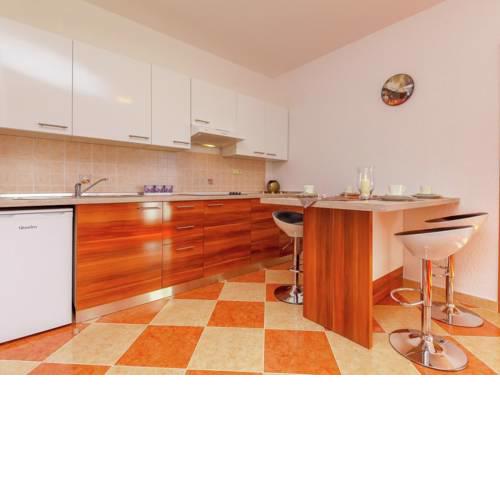 Peaceful Apartment in Dramalj with a Jacuzzi