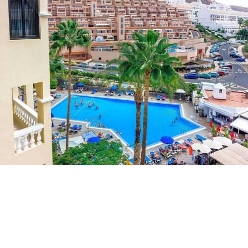 Peaceful & Bright Loft, POOL, NETFLIX, FREE WIFI & PARKING, 15minBEACH