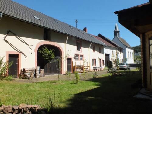 Peaceful Farmhouse in Balesfeld with Garden