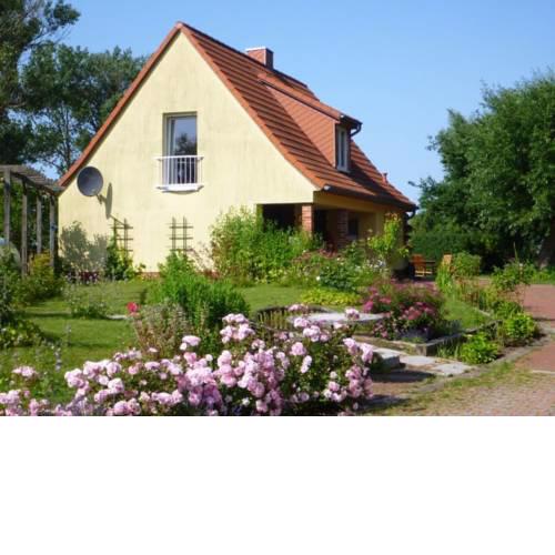 Peaceful holiday home in Niendorf with garden seating and parking