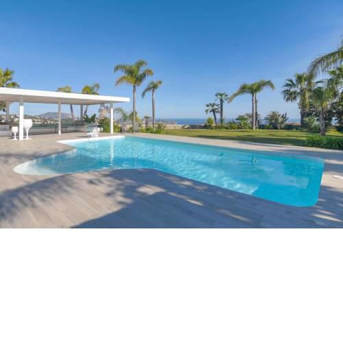 Pedramala Villa Sleeps 8 with Pool Air Con and WiFi