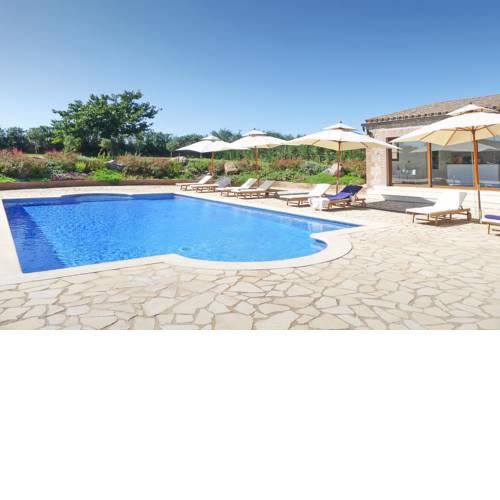 Pedret Villa Sleeps 12 with Pool Air Con and WiFi
