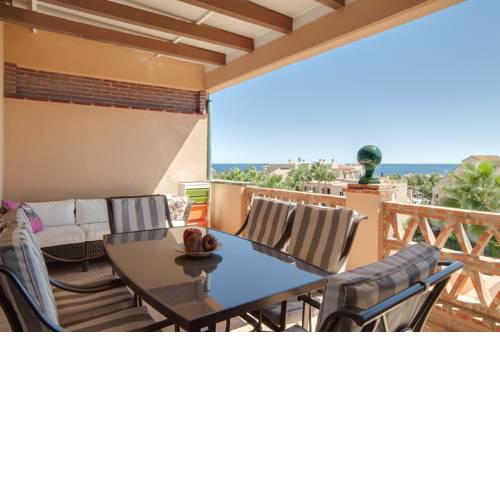 Penthouse Alta Loma by Rafleys