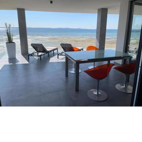Penthouse Jimmys Beach