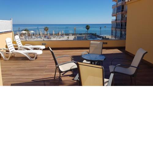 PENTHOUSE SEA VIEWS + PRIVATE SOLARIUM