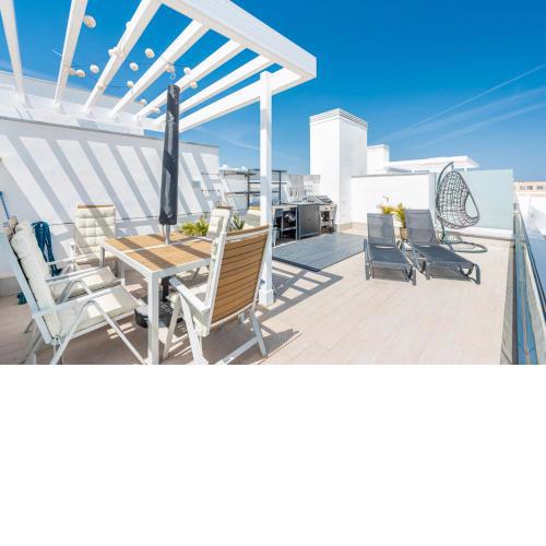 Penthouse with sea view