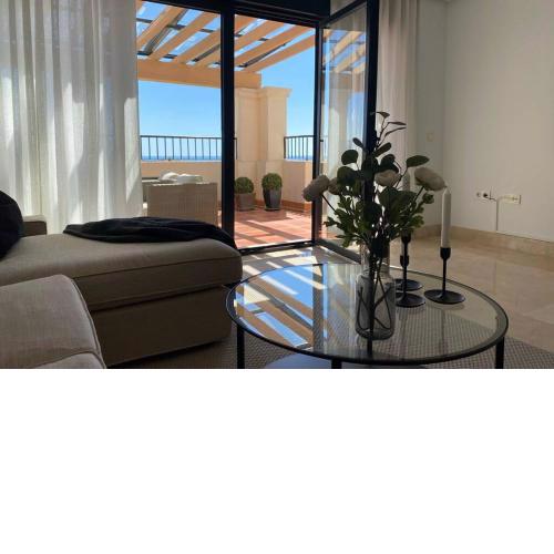 Penthouse with sea views in Marbella