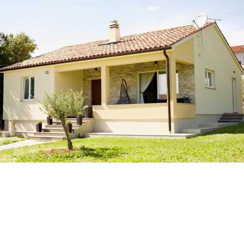 *Perfect family holiday house with pool and playground*
