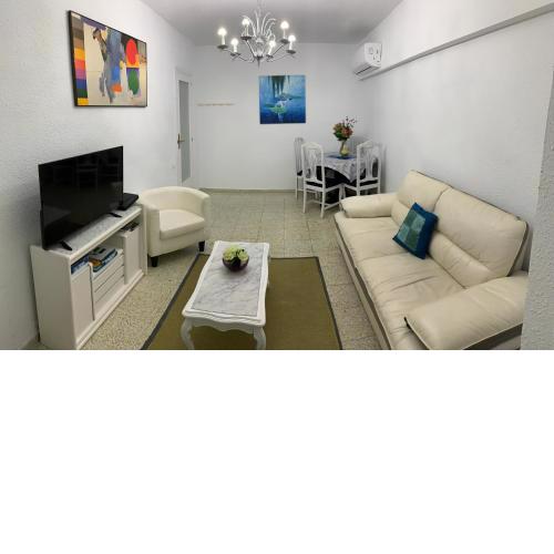 Perfect Space to Relax 3 Bedroom Apartment with Balcony E2EV