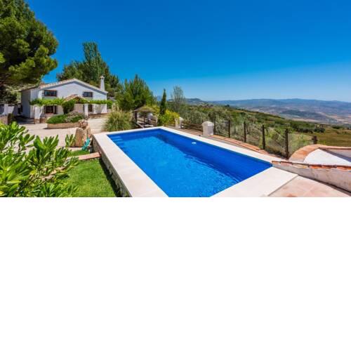 Perfectly maintained villa in the countryside