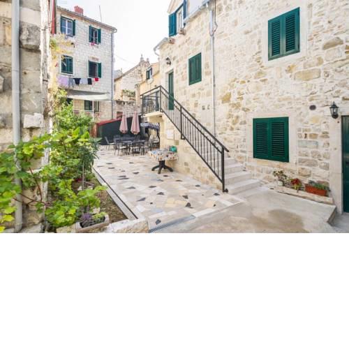 Peruzovic Rooms & Apartments