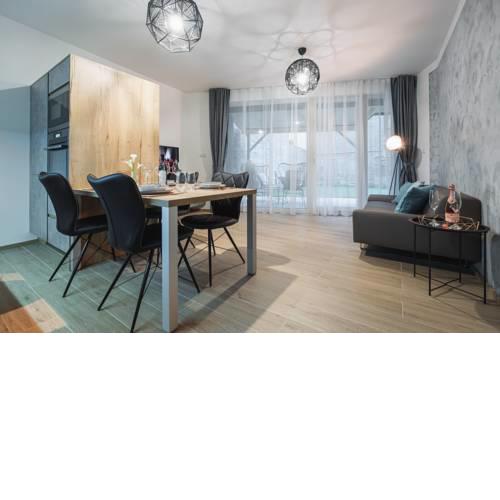 PETRONIA residence