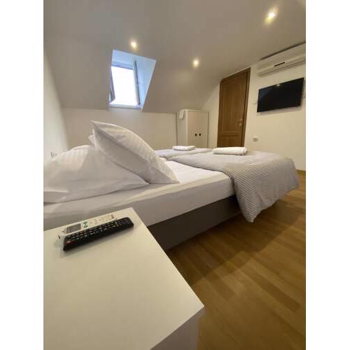 Piazza Rooms