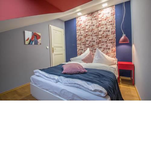 Pin-Up 3BDR Ruterra Apt with City View