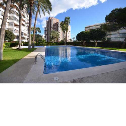 Pinada Luceros ref 240 ap 6 pers, planta 2, 3 dormitorios, 1 baño y 1 WC, aire acondicionado, wifi, piscina, aparcamiento, 50m de la playa