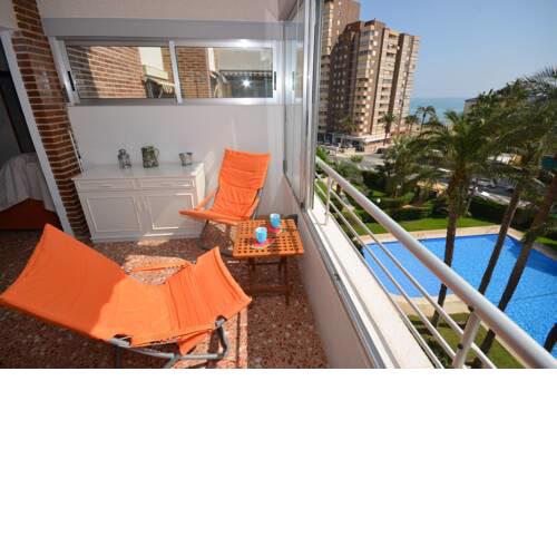 Pinada Luceros ref 253 ap 6 pers, planta 5, 3 dormitorios, 1 bano y 1 WC, aire acondicionado, wifi, piscina, aparcamiento, 50m de la playa
