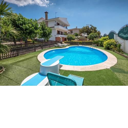 Pineda de Mar Villa Sleeps 10 Pool WiFi