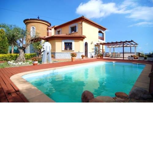 Pineda de Mar Villa Sleeps 12 Pool WiFi