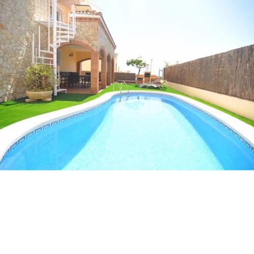 Pineda de Mar Villa Sleeps 8 Pool Air Con WiFi