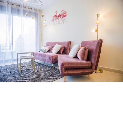 PINK & MARBLE SEA VIEW APARTMENT