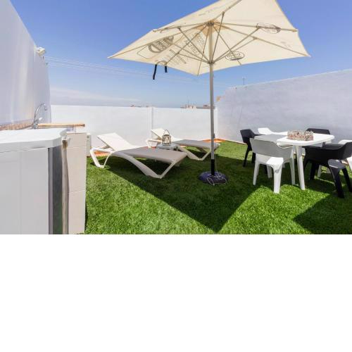 PINK SUNRISE-Atico con piscina comunitaria y solarium-Parking Free