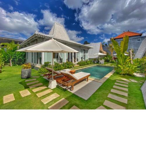 Piramida's White Villa's Bali - Joglo
