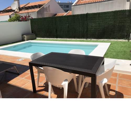 Piscina privada . Shopping Myramar. Castillo Sohail