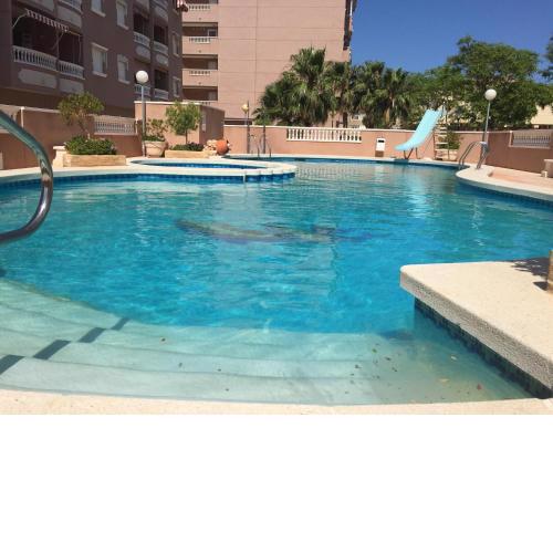 Piscina y terraza a 200m del mar