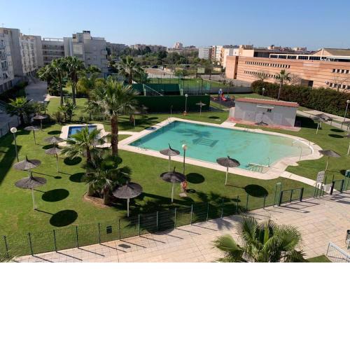Piso 3 habitaciones con Piscina-Padel cerca de la Feria