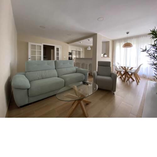 PISO AMPLIO CON 4 HABITACIONES Y PARKING PRIVADO
