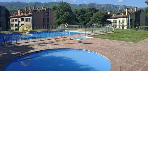 piso con piscina cancha de padel