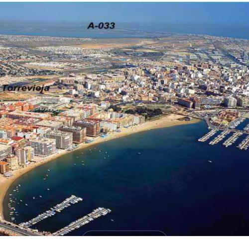 Piso de 4 Habitaciones a 50 Metros de la Playa El Acequion, Torrevieja
