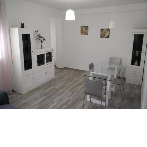 Piso de LUJO con 2 DORMITORIOS muy CÉNTRICO, IDEAL para 3 personas