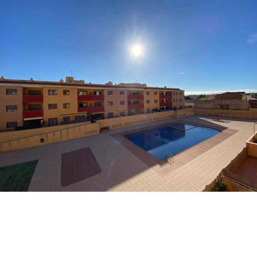 Piso en Mont-roig del Camp con piscina a escasos minutos de la playa