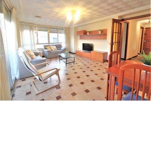 Piso entero de 170 m2, 200m centro, 500m del mar!