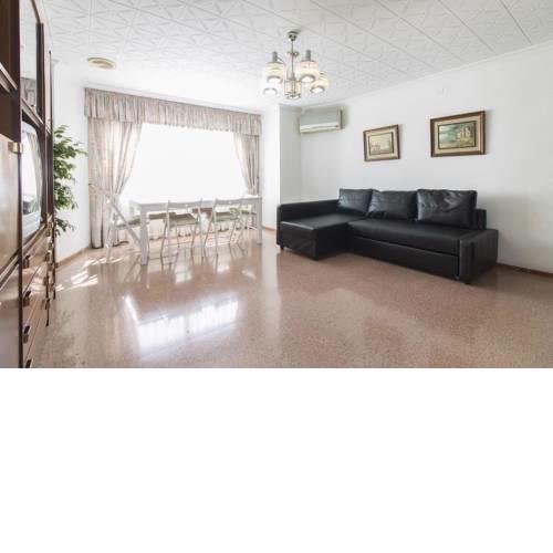 Piso Grande Amplio para grandes grupos 4 Dormitorios 2 baños, 4AC y WIFI