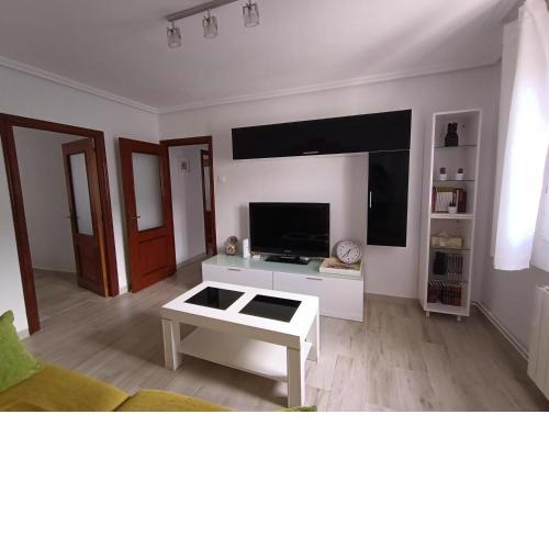 Piso San Roque. 3 hab.