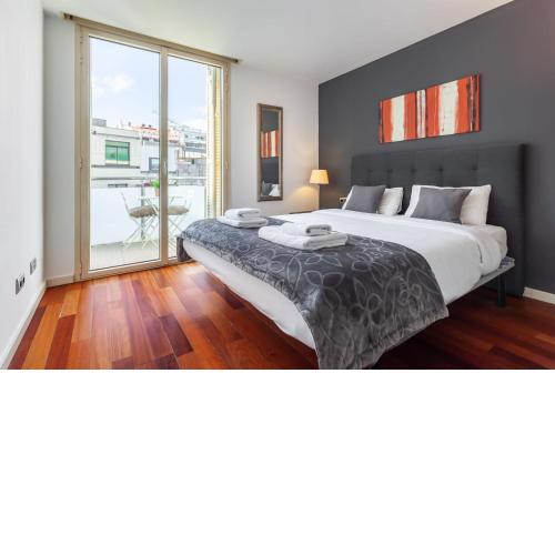 Plaça Catalunya Breathtaking 3bedroom Duplex with balcony