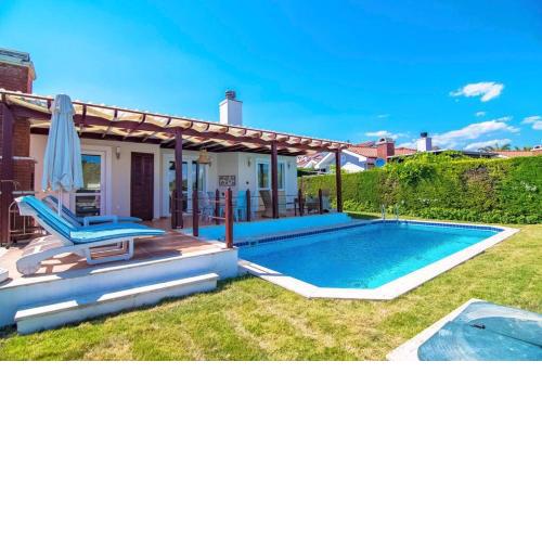 Plaja Yakın Muhafazakar Kiralık Villa