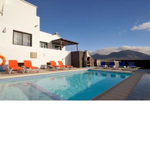 Playa Blanca Villa Sleeps 10 Pool Air Con WiFi