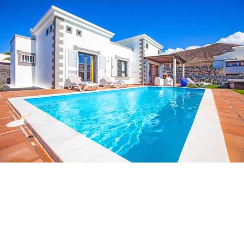 Playa Blanca Villa Sleeps 4 Pool Air Con WiFi